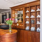 - Unike Hotel 4*