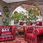 - Unike Hotel 4*