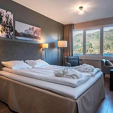 - Unike Hotel 4*