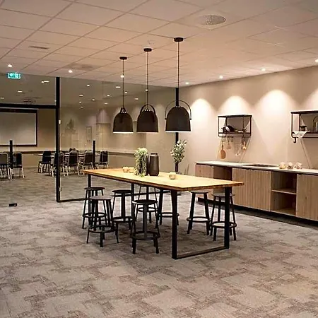- Unike Hotel