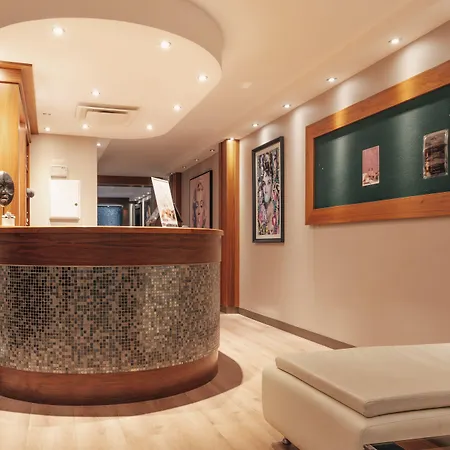 - Unike Hotel 4*