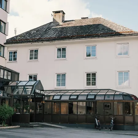 - Unike Hotel 4*