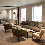 - Unike Hotel